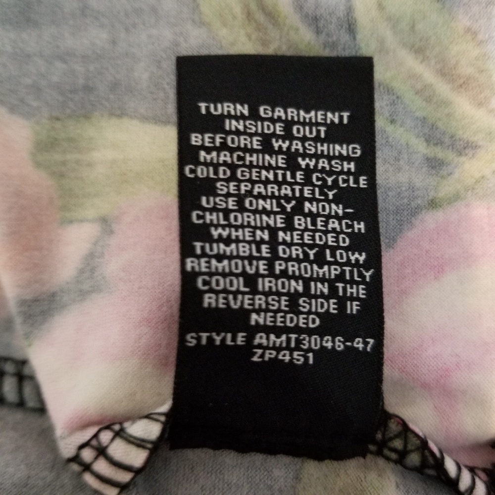 NWT. ZOE AND PHOEBE Floral Peplum Top. Size L. - Picture 8 of 8